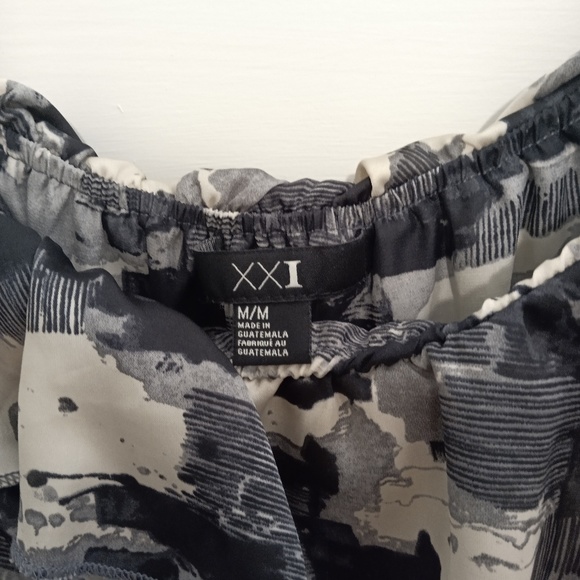 Romper - Picture 3 of 4